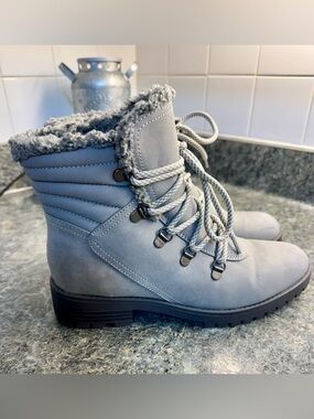 BareTraps Light Gray Faux-Sherpa Lace-Up Winter Boots 7